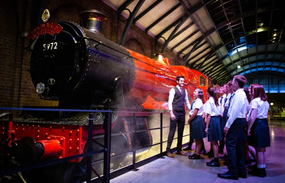 Harry Potter train station platform 9¾