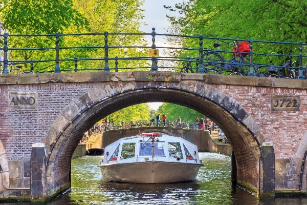 Amsterdam-Canal-Cruises-One-Hours