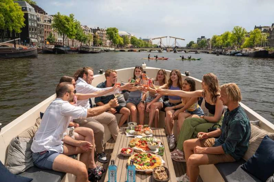 Classic boat with a live guide drinks and Dutch cheese