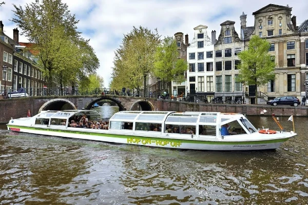 Hop-on-Hop-off-Amsterdam-Crusies