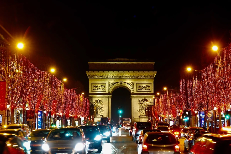 Arc de Triomphe view at night