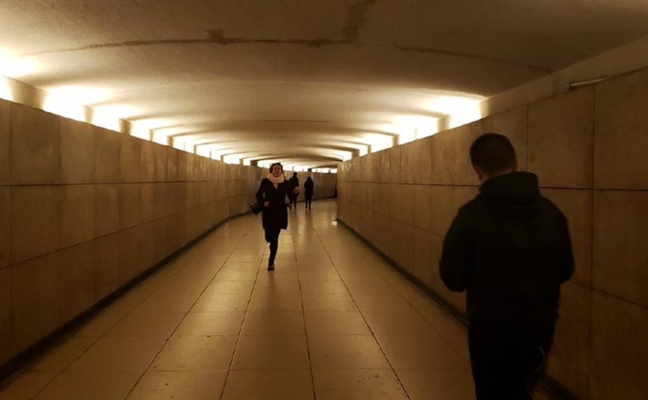 Benutze den unterirdischen Tunnel