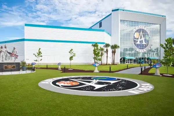 Race To The Moon andApollo Saturn V Center