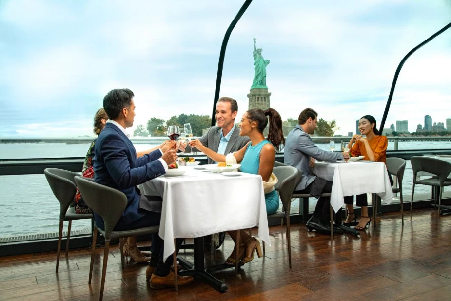 Pelayaran Makan Malam di Sungai Hudson (Kota New York)