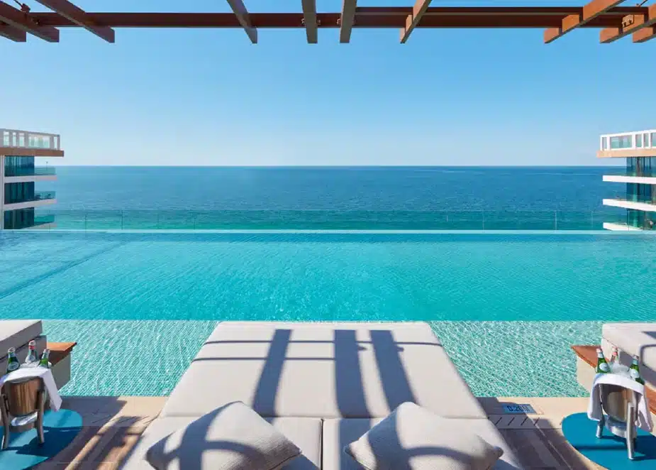 Mandarin Oriental Jumeirah infinity Pool