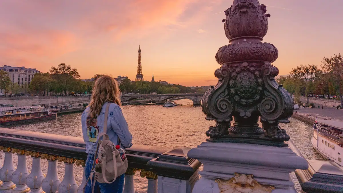 How to get from Eiffel Tower to Sainte Chapelle
