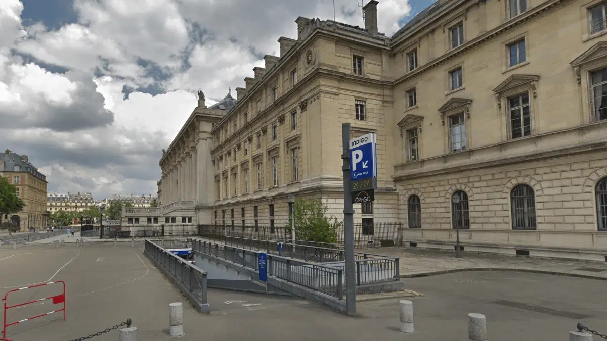 parking near sainte chapelle